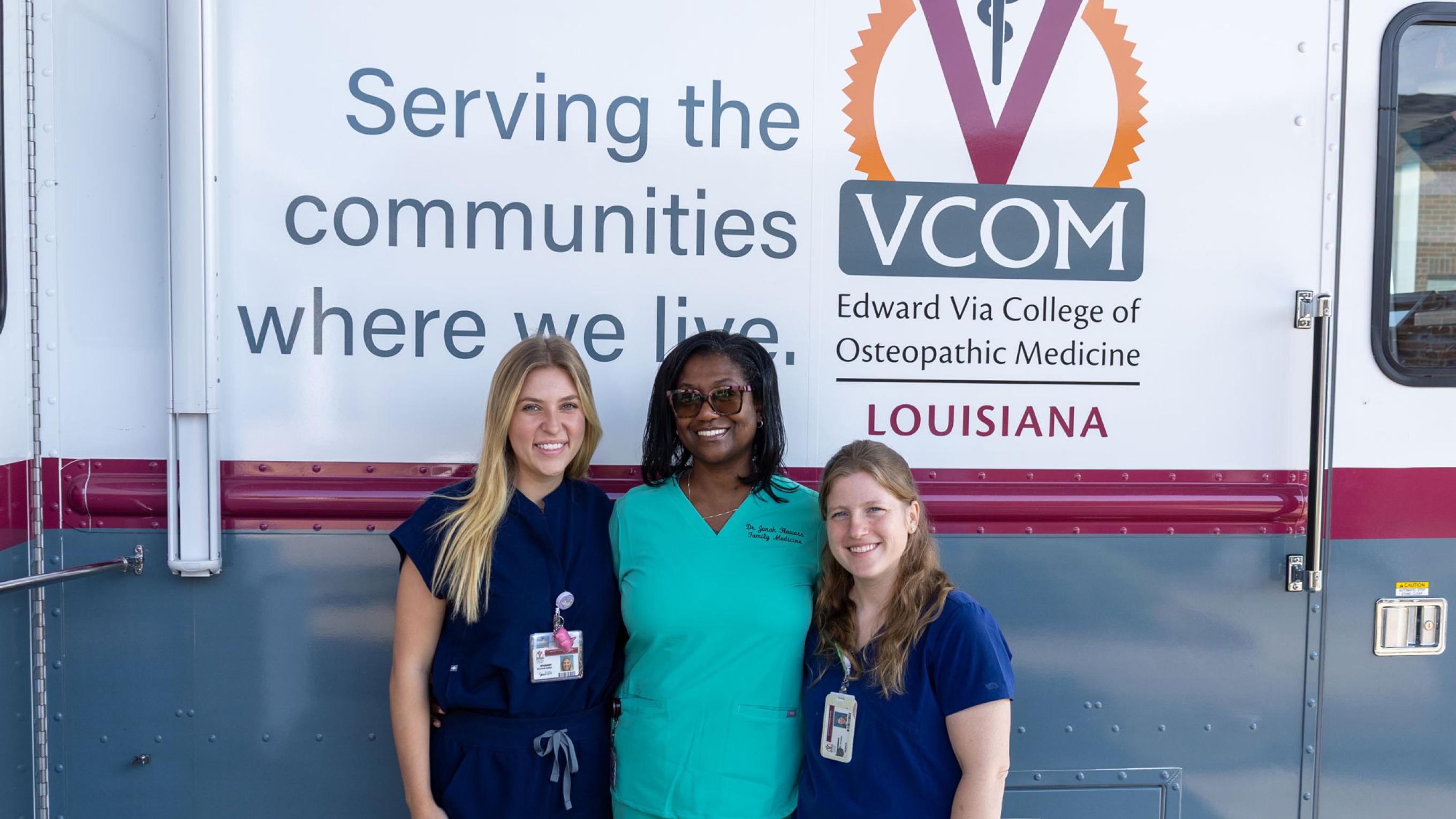 OMS IV students Savannah Collins, left, and Holly Jarkzynka, right, join Jonah Flowers, DO, in preparing to serve seniors in Northeast Louisiana 