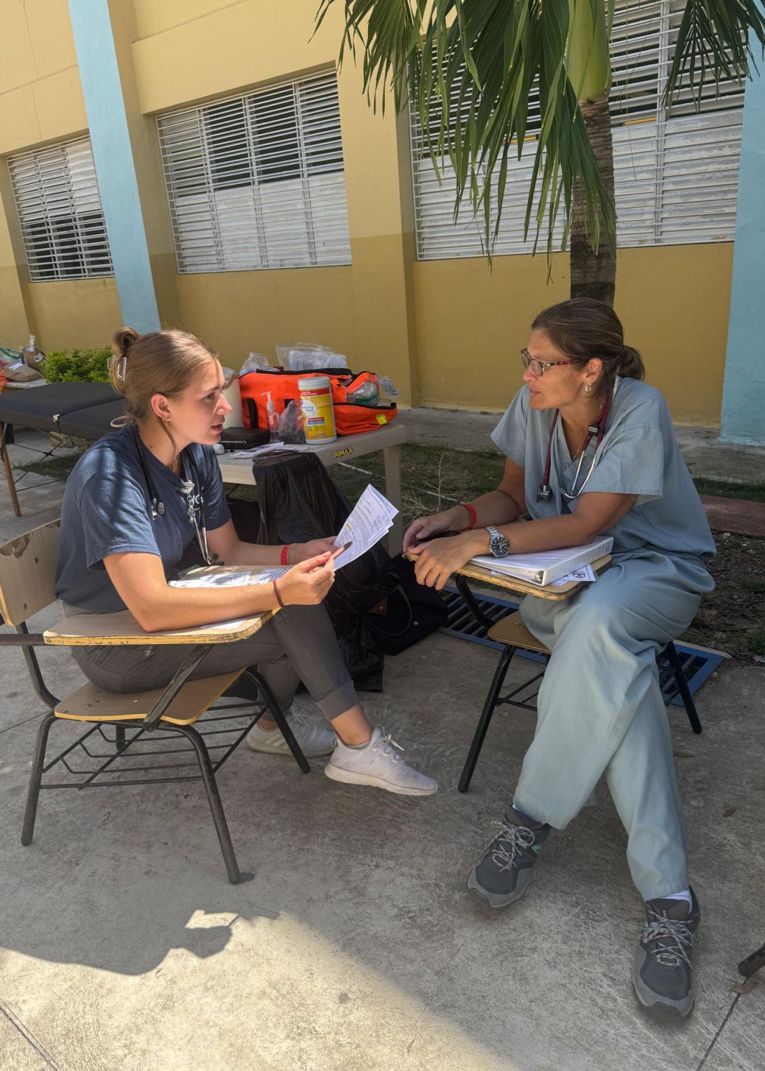 VCOM-Carolinas student sitting with a doctor