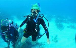 Daniela Gonzalez scuba diving
