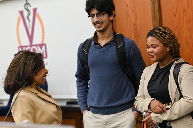 Dr. Maxine Lee speaking to two VCOM-Virginia students