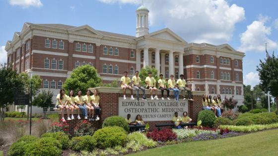 Summer Enrichment Experience attendees in front of VCOM-Auburn building.
